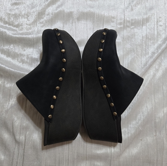 Yellow Box Black Studded Clog Mules Size 7 1/2 EUC!! - Picture 2 of 8